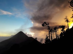 Vulkan Acatenango, Acatenango, Vulkan Fuego